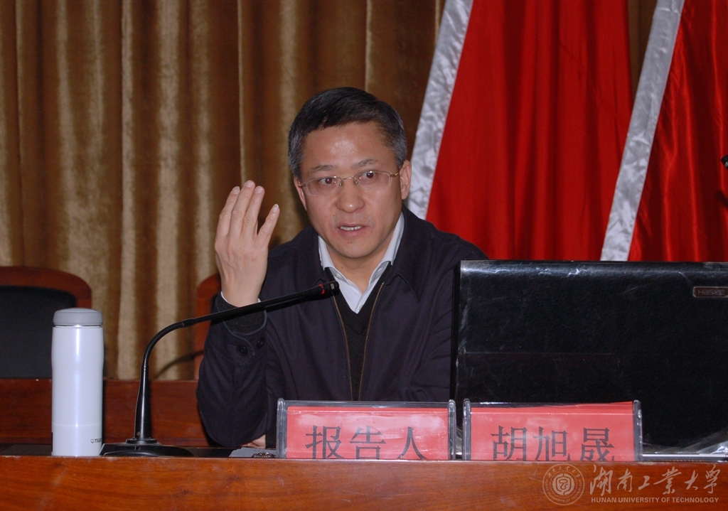 省监察厅副厅长胡旭晟为澳金沙门干部作主题报告（吴博 摄）